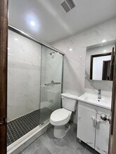 64-03 Perry Ave in Queens, NY - Foto de edificio - Building Photo