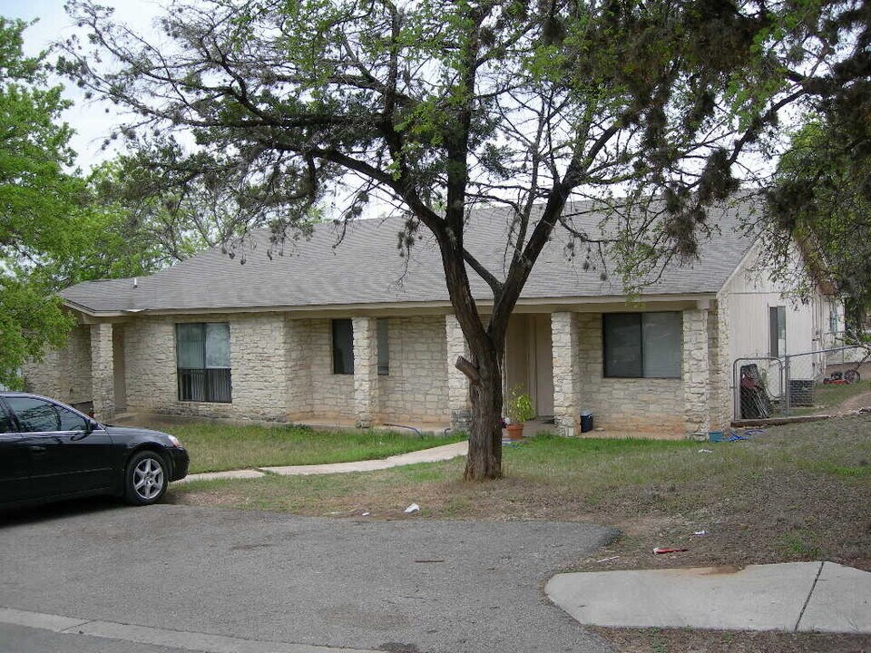 1314 Hazelton St in San Marcos, TX - Building Photo