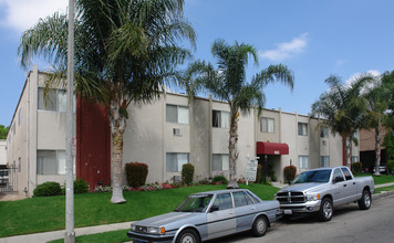 Chatsworth Gardens in Canoga Park, CA - Building Photo - Building Photo