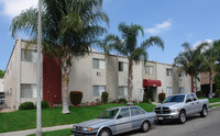 Chatsworth Gardens in Canoga Park, CA - Foto de edificio - Building Photo