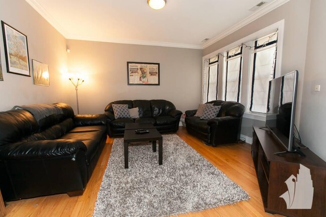 4863 N Hermitage Ave, Unit 4863-2e in Chicago, IL - Building Photo - Building Photo