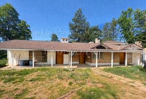 20381 Sherry Ct in Soulsbyville, CA - Building Photo