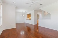 10637 Morado Cir in Austin, TX - Foto de edificio - Building Photo