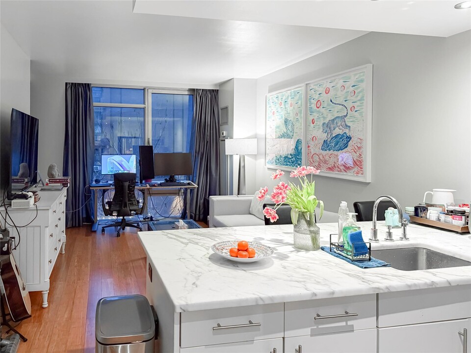 310 W 53rd St in New York, NY - Building Photo