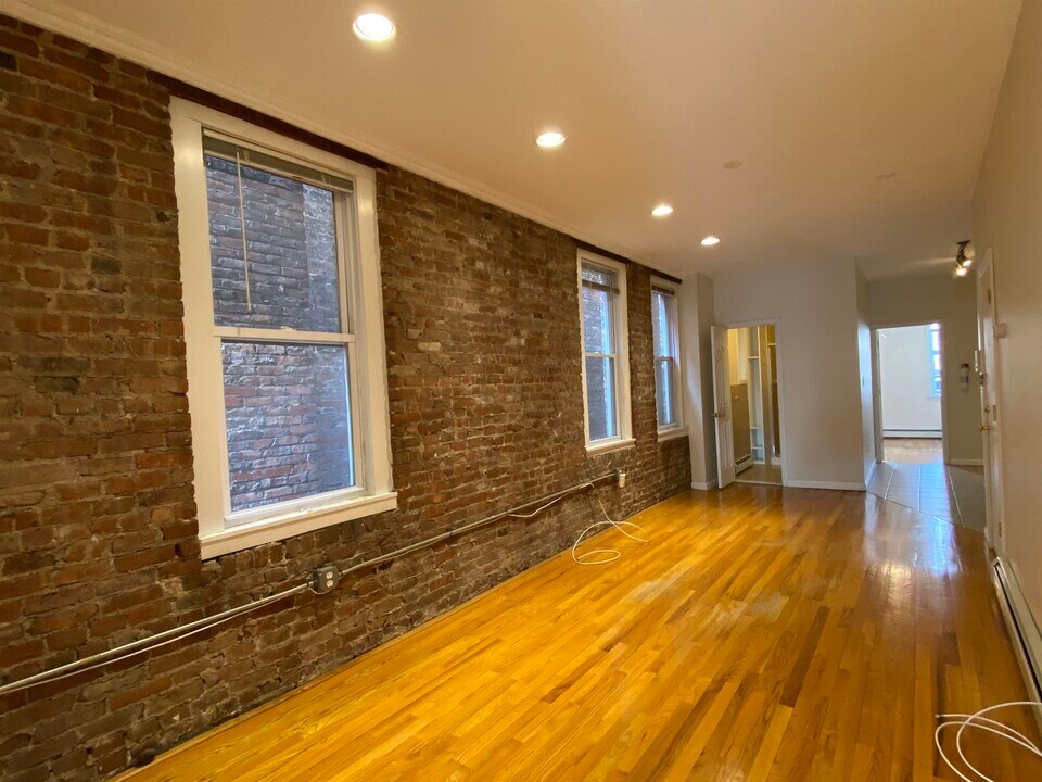 275 Webster Ave in Jersey City, NJ - Building Photo