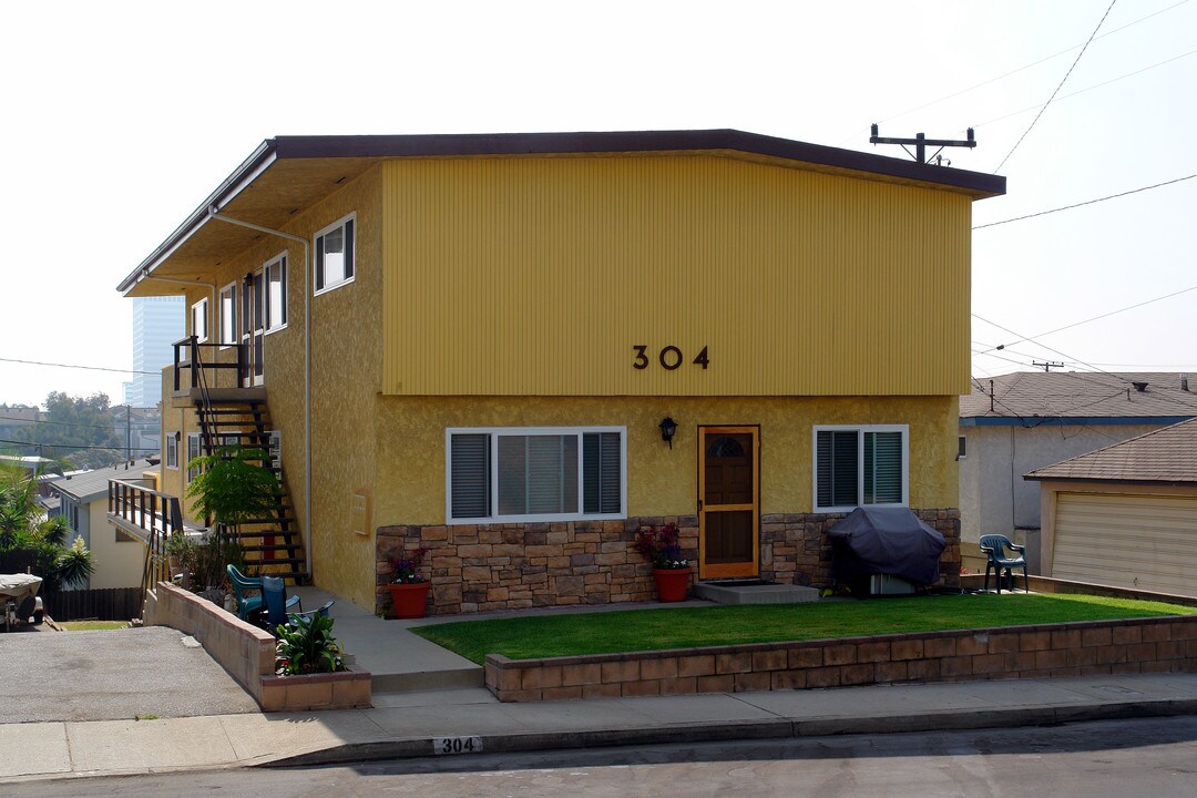 304 Bungalow Dr in El Segundo, CA - Building Photo