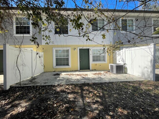 168 Carol Susan Ln-Unit -168 in Fort Pierce, FL - Building Photo - Building Photo