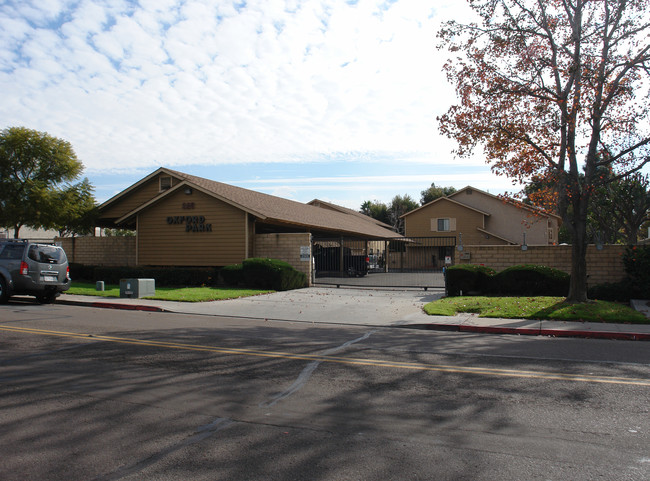 Oxford Park Apartments in Chula Vista, CA - Foto de edificio - Building Photo