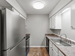 Blossom Wood Apartments in Decatur, AL - Building Photo - Building Photo