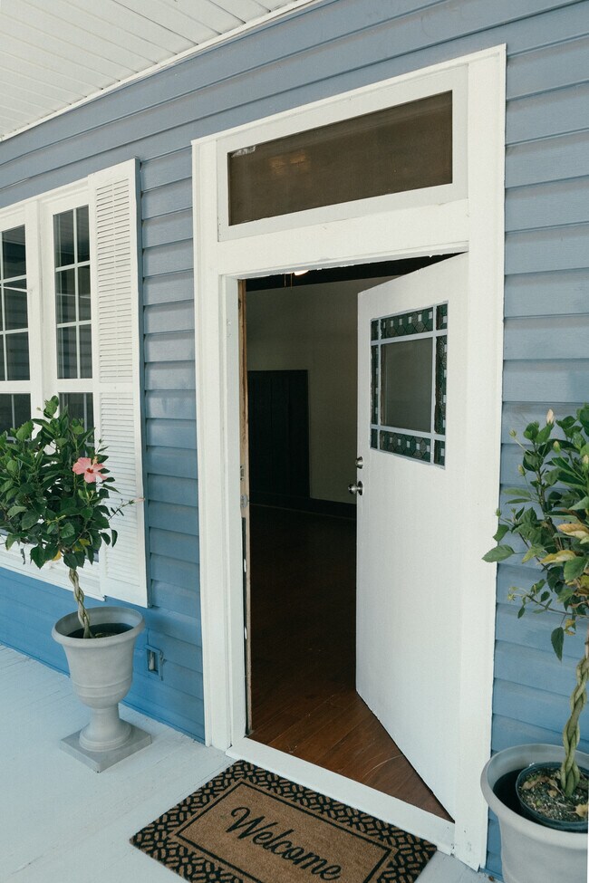 1002 W Mulberry Ave, Unit 101 in San Antonio, TX - Foto de edificio - Building Photo