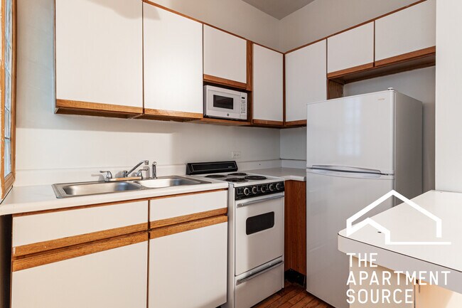 633 W Barry Ave, Unit 202 in Chicago, IL - Building Photo - Building Photo