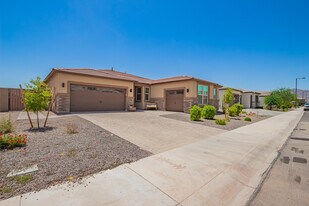 18549 W Seldon Ln in Waddell, AZ - Building Photo