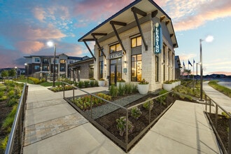 Jefferson Lakehaven in Grand Prairie, TX - Building Photo - Building Photo