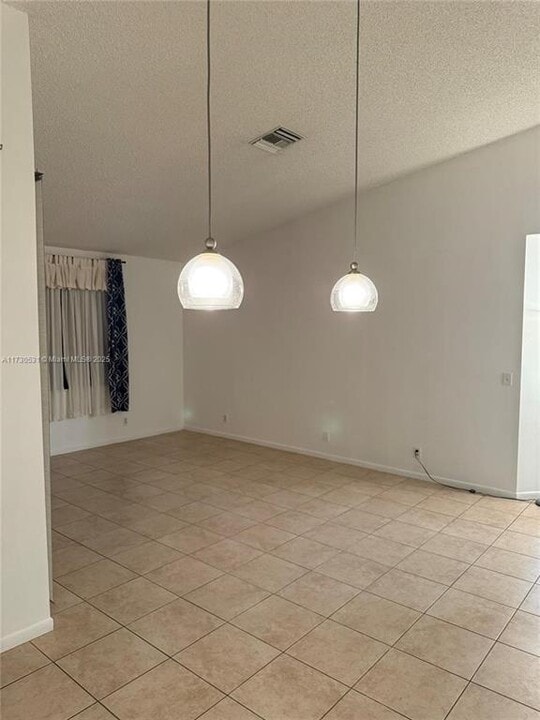 10791 NW 14th St, Unit 299 in Plantation, FL - Building Photo