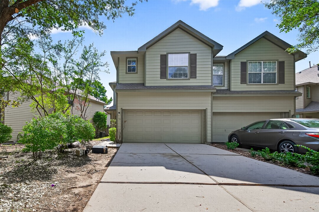 110 N Burberry Park Cir in Spring, TX - Building Photo