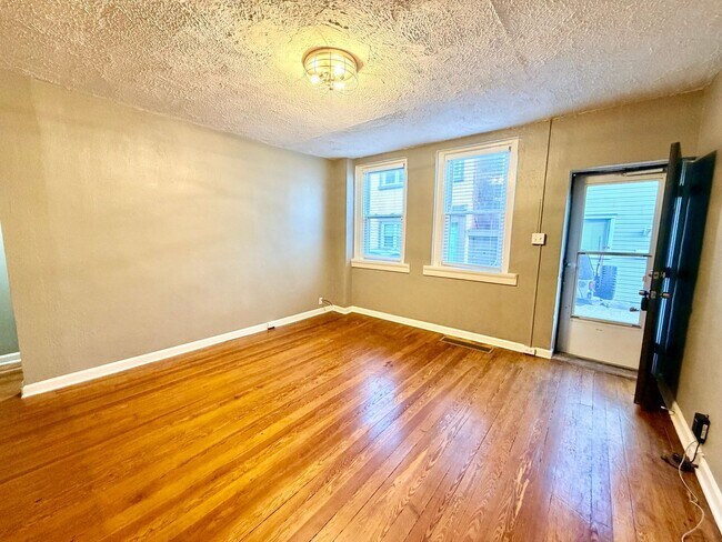 2614 Larkins Wy in Pittsburgh, PA - Building Photo - Building Photo