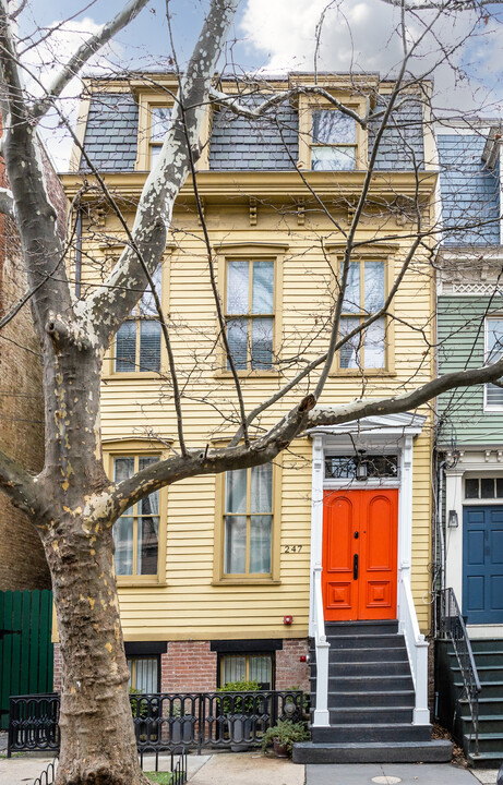 247 2nd St in Jersey City, NJ - Building Photo