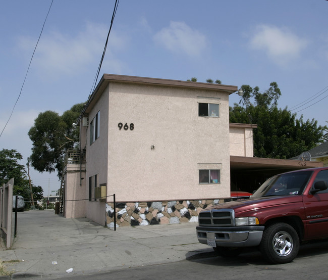 768 Cerritos Ave in Long Beach, CA - Foto de edificio - Building Photo