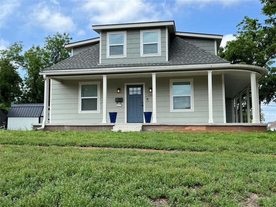 1502 W Cleveland Ave in Guthrie, OK - Building Photo