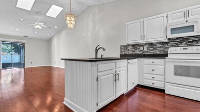 1746 Castle Rock Rd in Tampa, FL - Building Photo - Building Photo