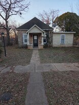 1218 Delaware in Perry, OK - Building Photo