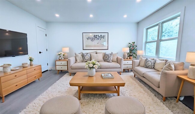 property at 43 Yennicock Ave