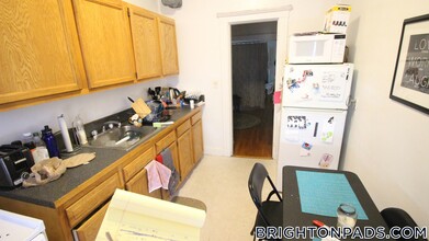 1687 Commonwealth Ave in Boston, MA - Building Photo - Building Photo