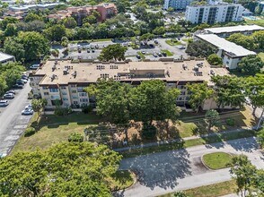 7300 NW 17th St, Unit 203 in Plantation, FL - Building Photo - Building Photo