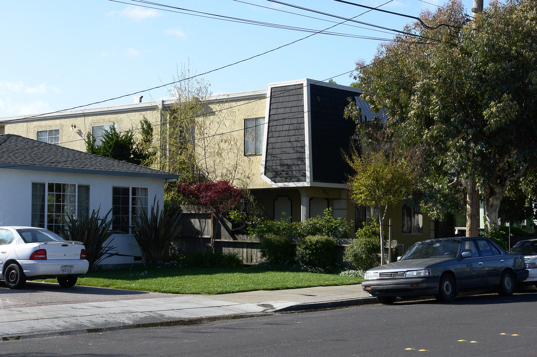 515 Jackson Ave in Redwood City, CA - Building Photo