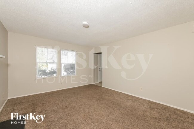 6249 Creekford Ln in Lithonia, GA - Foto de edificio - Building Photo