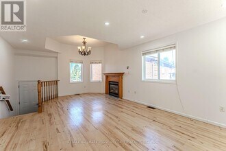 9 Kestrel Ct in Barrie, ON - Building Photo - Building Photo