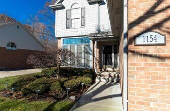 1154 Bluebird Dr in Rochester Hills, MI - Foto de edificio - Building Photo