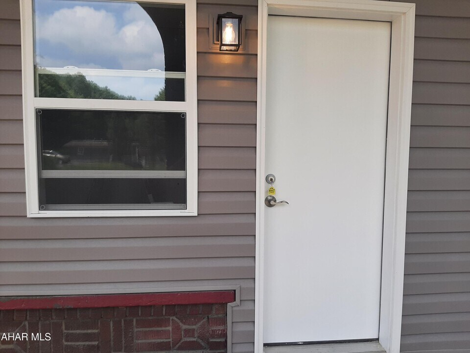 127 Pennsylvania Ave in Cresson, PA - Building Photo