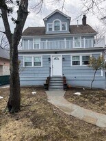 118 Forest Ave in Glen Cove, NY - Building Photo