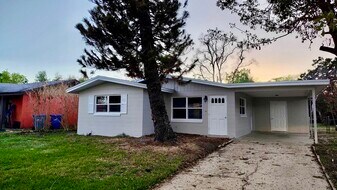 1436 Primrose Ln in Daytona Beach, FL - Building Photo