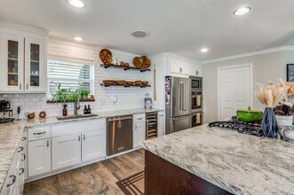 532 W Five Mile Pkwy in Dallas, TX - Building Photo - Building Photo