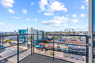 AMP30 in San Diego, CA - Foto de edificio - Building Photo