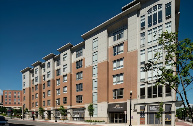 Park South Apartments in Albany, NY - Foto de edificio - Building Photo