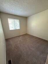2042 Alta Loma St in Davis, CA - Foto de edificio - Building Photo