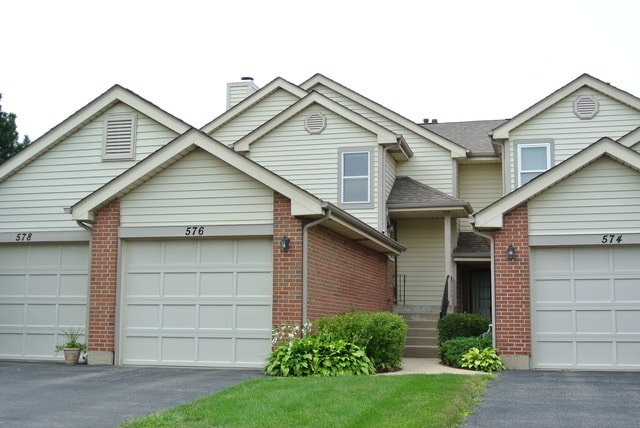 576 E Windgate Ct