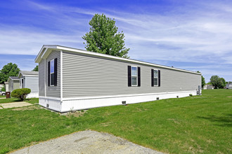 Meadowbrook Estates in Monroe, MI - Foto de edificio - Building Photo