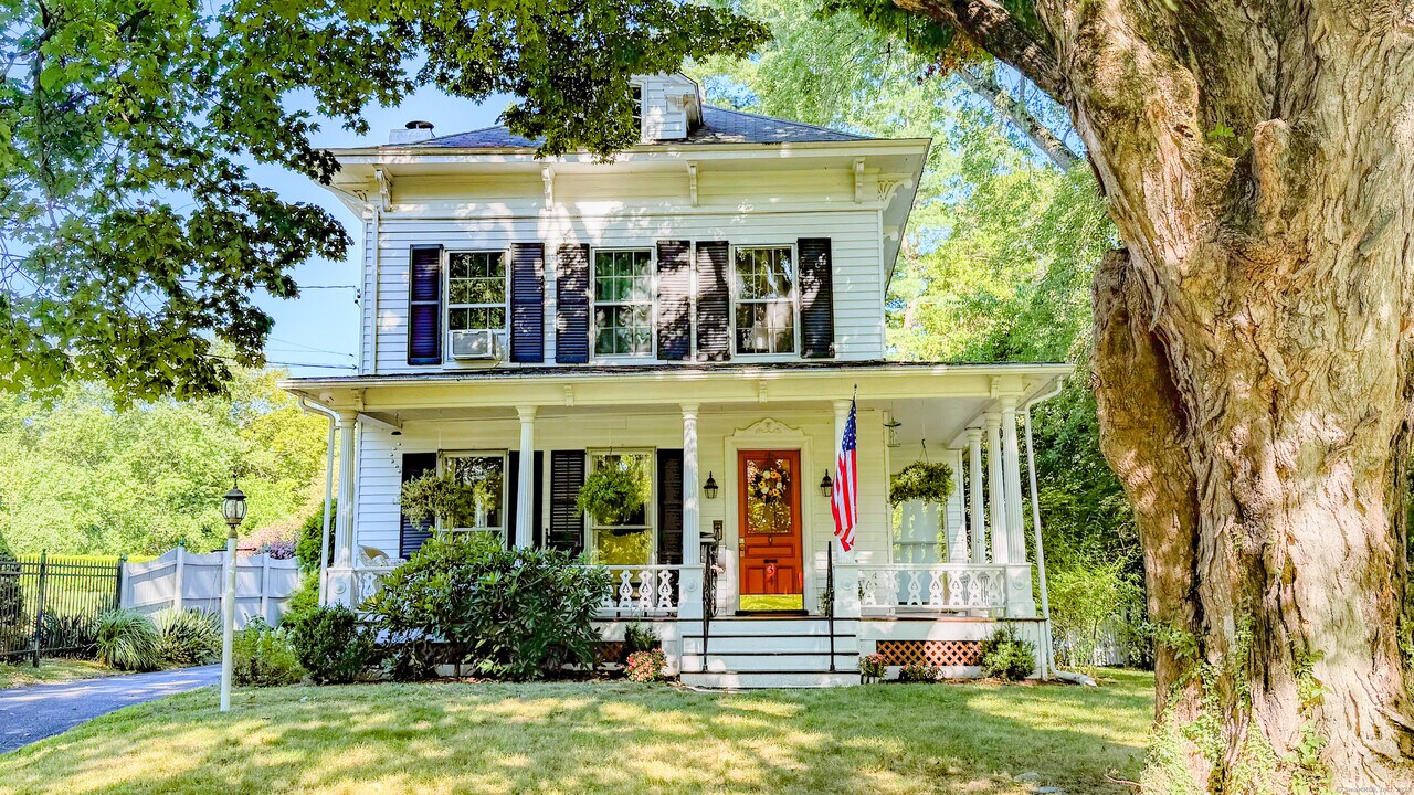 34 Hamilton Ave in Watertown, CT - Building Photo