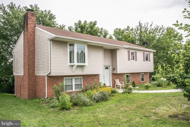 property at 825 Belvoir Rd