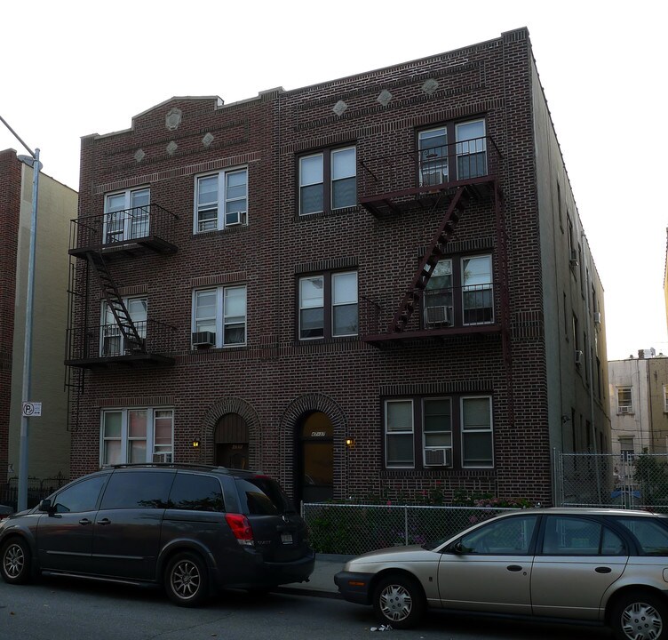 47-35 43rd St in Flushing, NY - Building Photo