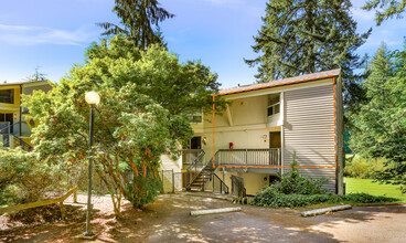 2 Marigold Dr, Unit Most Upper Right Condo in Bellingham, WA - Building Photo - Building Photo