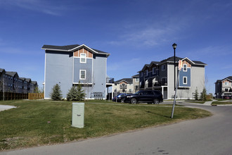 Coal Trail Residences in High River, AB - Building Photo - Building Photo