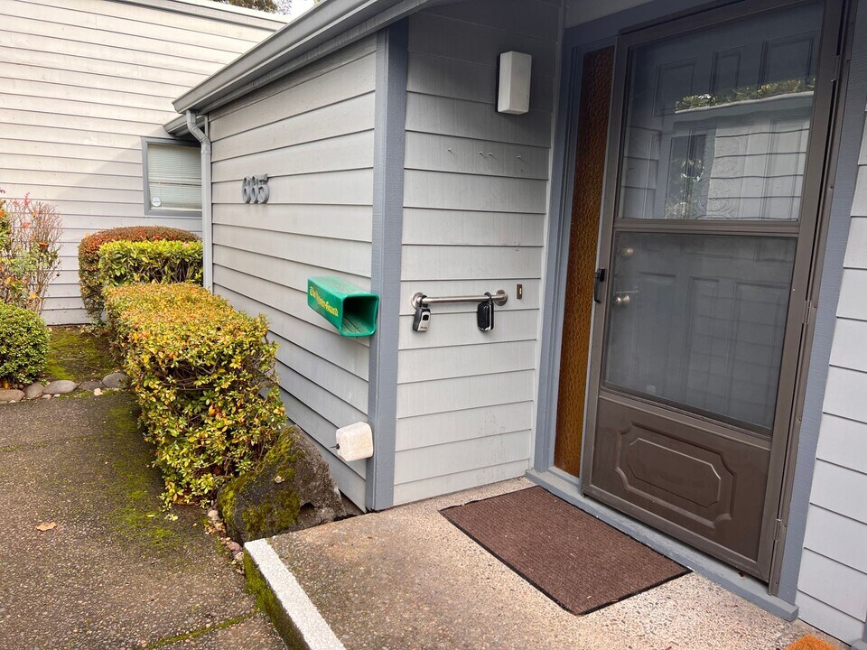665 Cherry Dr in Eugene, OR - Building Photo