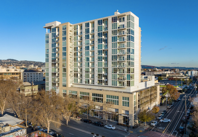 222 Broadway in Oakland, CA - Foto de edificio - Building Photo