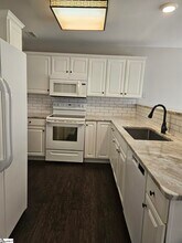 100 Wyndham Ct in Greenville, SC - Building Photo - Building Photo