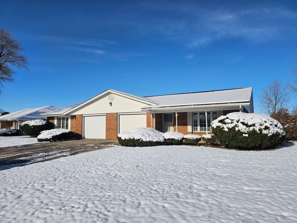 1516 Edgewood Dr in Lima, OH - Building Photo